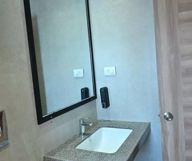 Hotelli Rang Lords Inn Bharuch