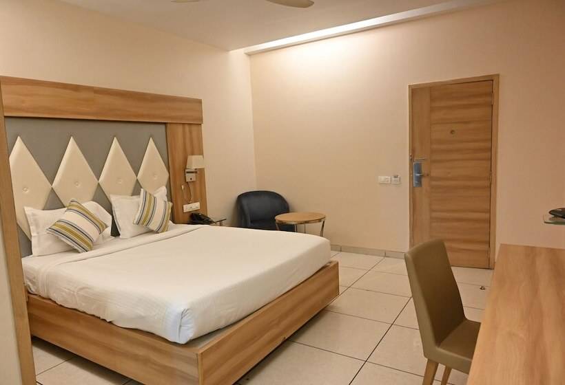 Отель Rang Lords Inn Bharuch