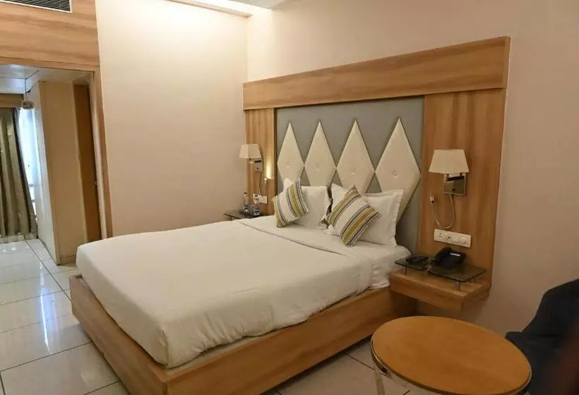 Hotelli Rang Lords Inn Bharuch