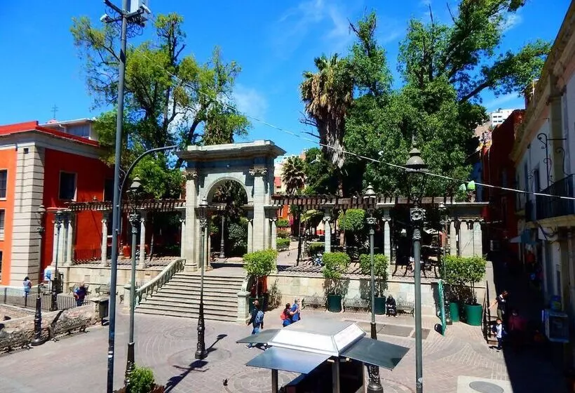 هتل Casa Jardín Reforma