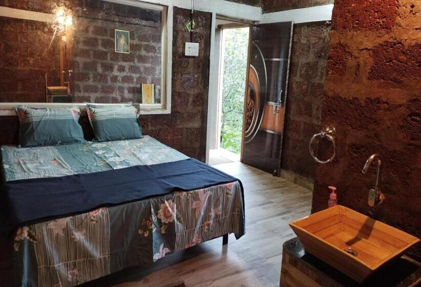 Hotel Oyo 85889 Sayali Holidays