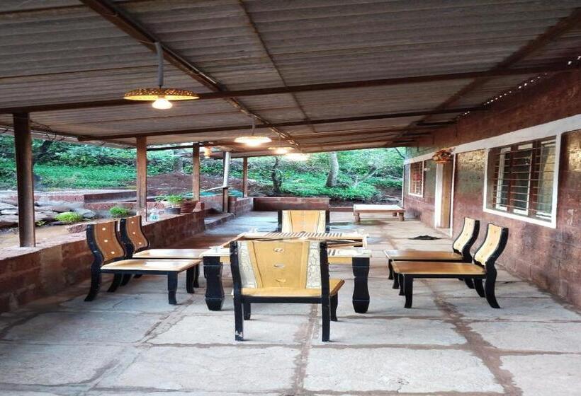 Hotel Oyo 85889 Sayali Holidays