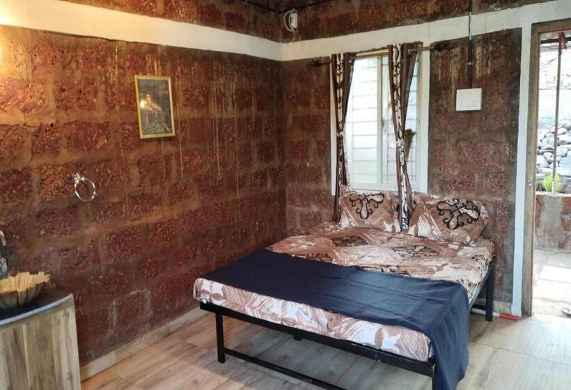 Hotel Oyo 85889 Sayali Holidays