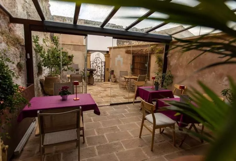 Hotelli Poeta Jorge Manrique