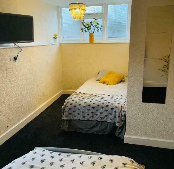 בית מלון כפרי Urban Escape By Victoria Gardens