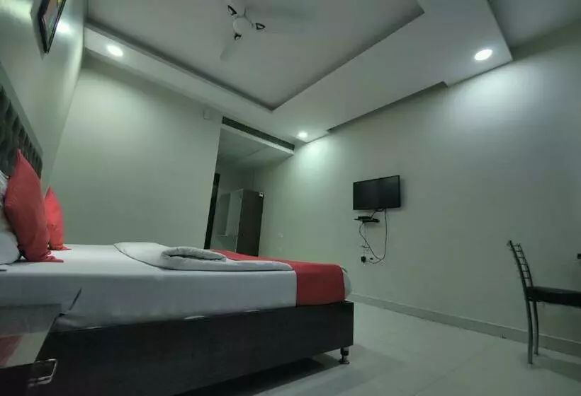 Hotelli Kailash Mansarovar And Banquet Hall