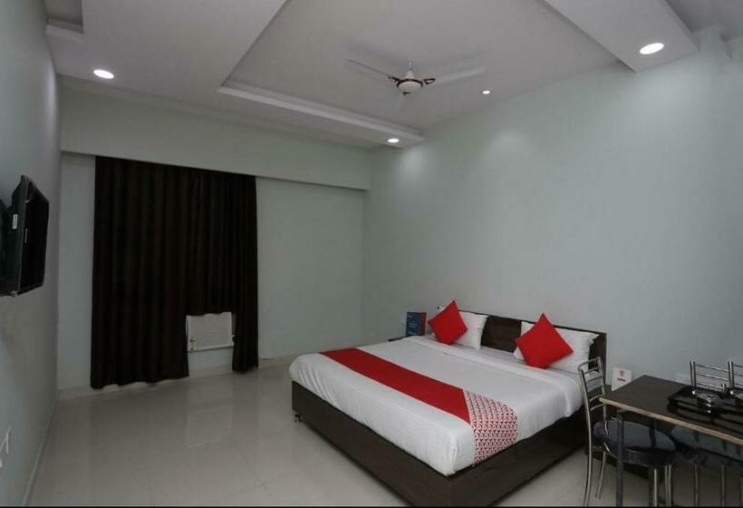 ホテル Kailash Mansarovar And Banquet Hall