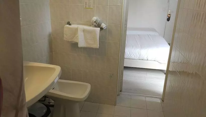 هتل Corona Lourdes