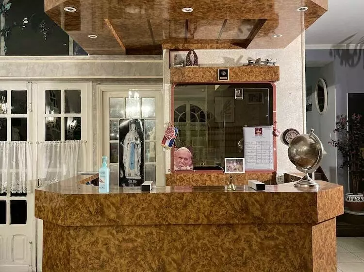 هتل Corona Lourdes