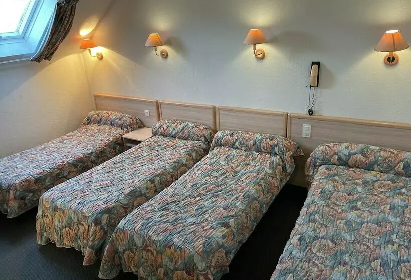 هتل Corona Lourdes