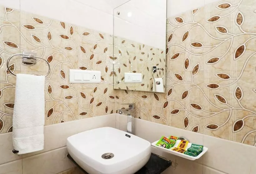 Airport Hotel Shivaka Inn