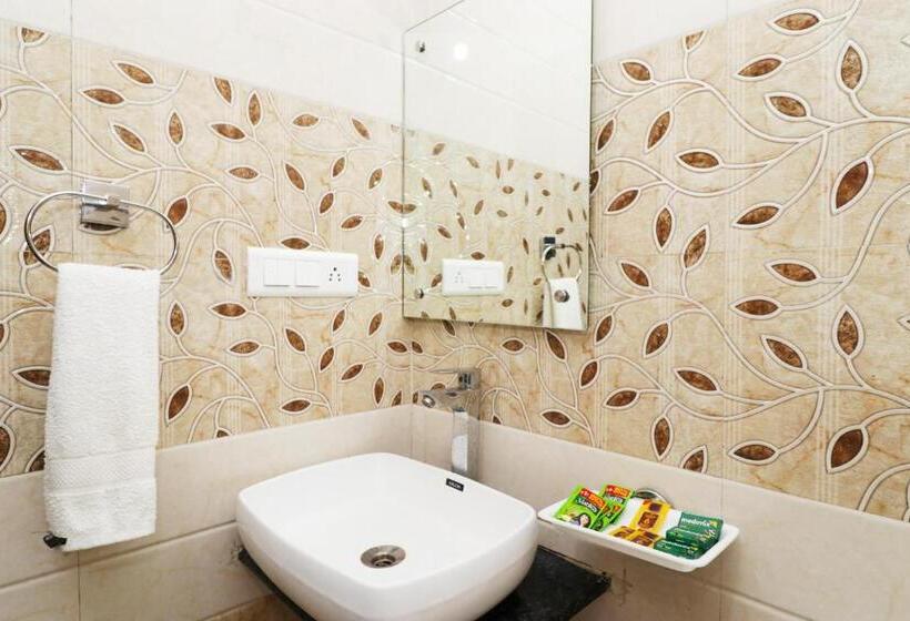 Airport Hotel Shivaka Inn