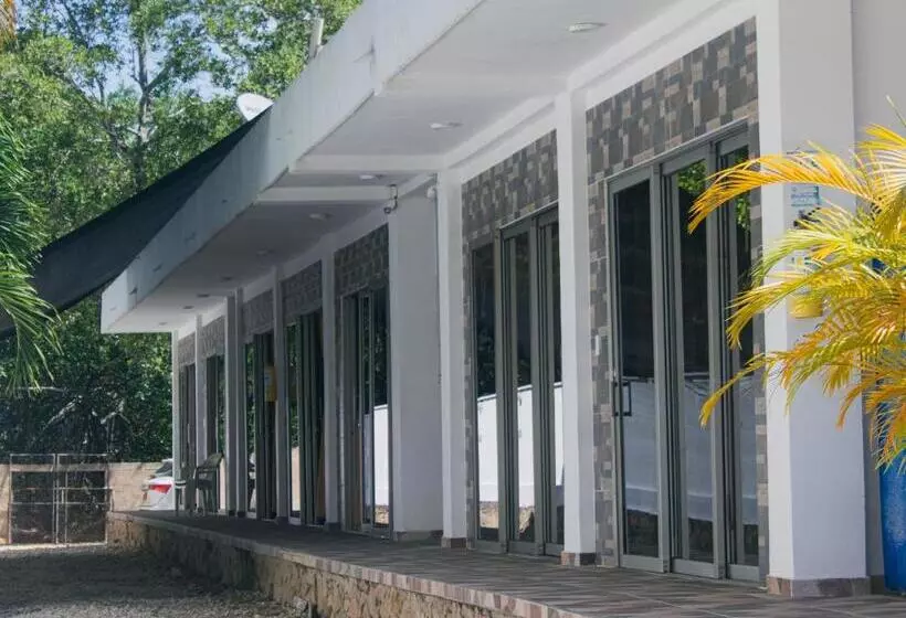 ホテル Zabdi Coveñas