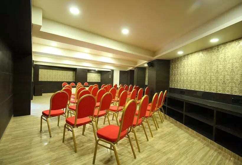 فندق Central Beacon