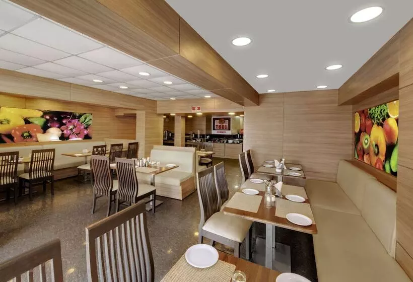 فندق Central Beacon