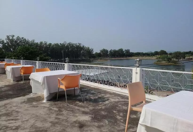 هتل Lakeside