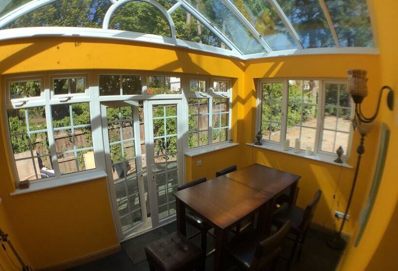 בית מלון כפרי Melford House