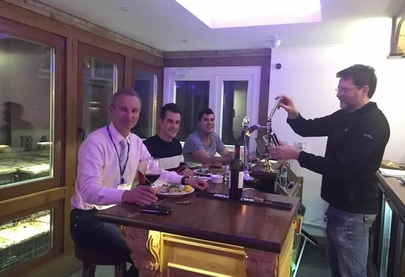 Отель Melford House