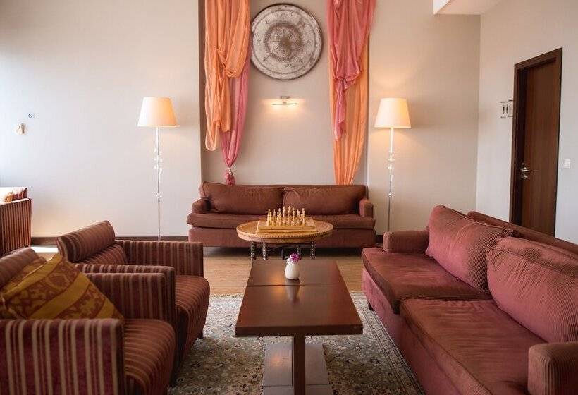 בית מלון כפרי Renaissance By Crystall