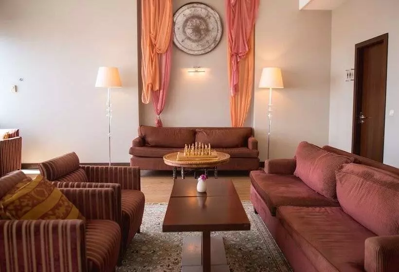 هتل Renaissance By Crystall