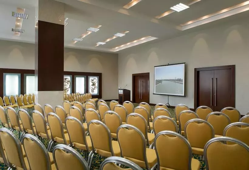 هتل Renaissance By Crystall