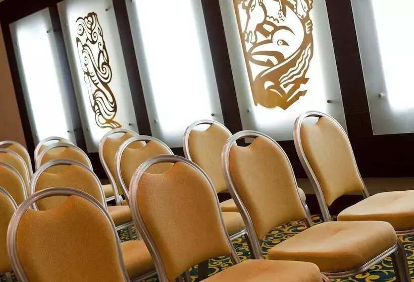 هتل Renaissance By Crystall