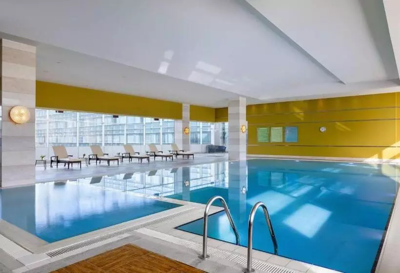 هتل Renaissance By Crystall