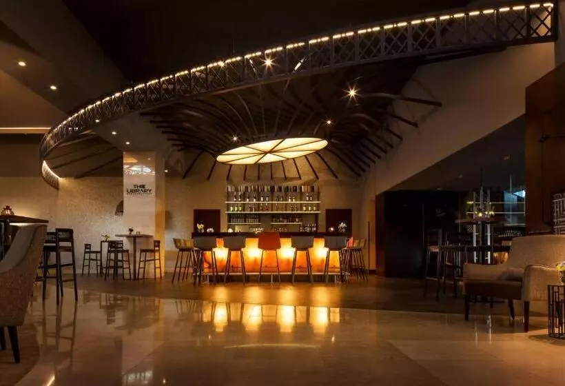 هتل Renaissance By Crystall