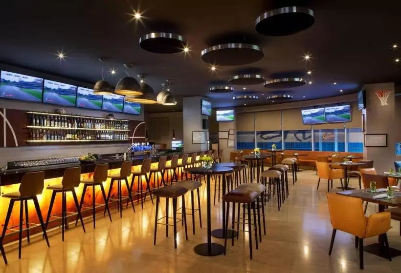 هتل Renaissance By Crystall