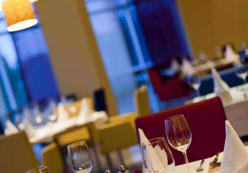 هتل Renaissance By Crystall