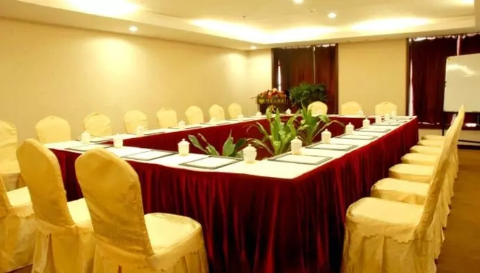 ホテル Tf Hollyear