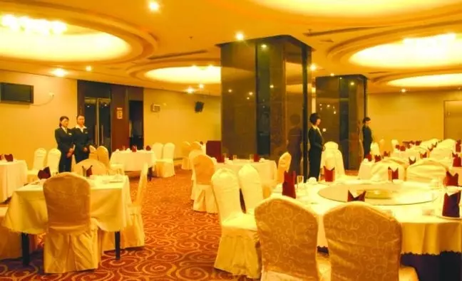 ホテル Tf Hollyear