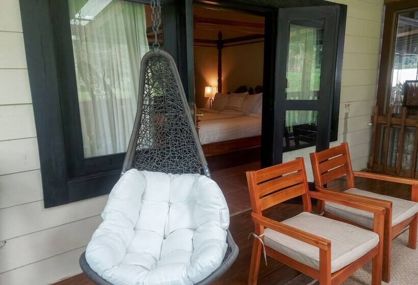 호텔 The Riverside Inn