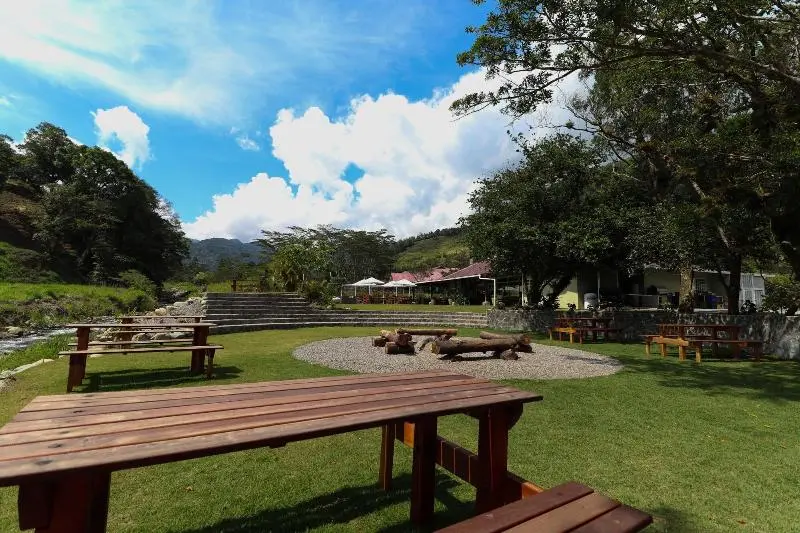 هتل The Riverside Inn