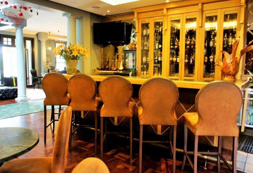 Отель The Winston