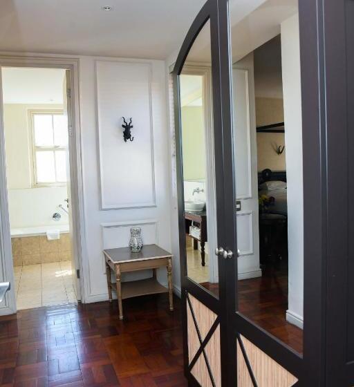 Отель The Winston