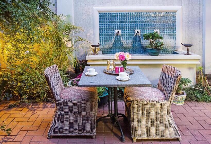 Отель The Winston