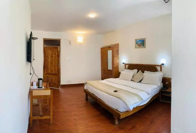 Tourist Hotel 10 Minutes Walking Distance From The Mall