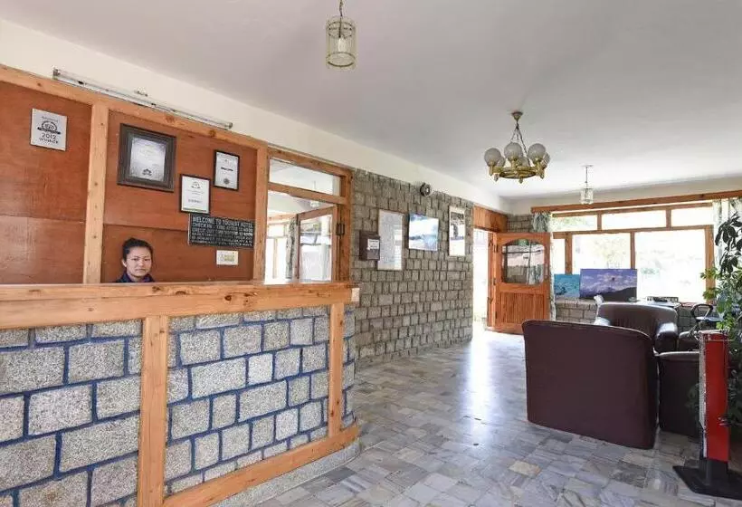 Tourist Hotel 10 Minutes Walking Distance From The Mall