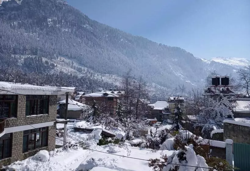 Tourist Hotel 10 Minutes Walking Distance From The Mall