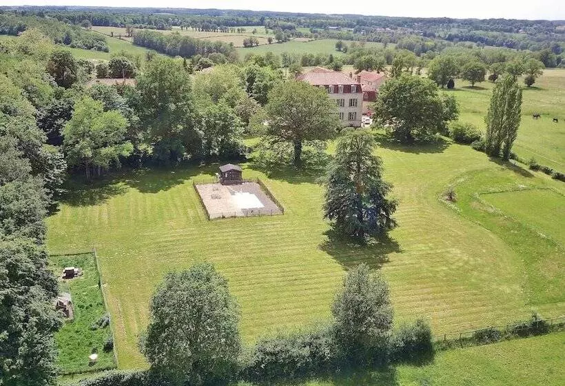 Aamiaismajoitus (B&B) Domaine De Savignac