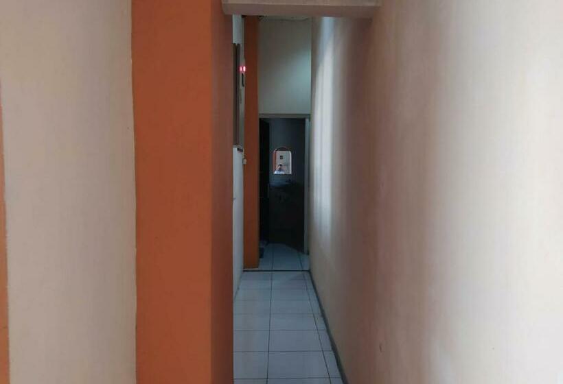 Hotel Reddoorz At Kartini Residence Semarang