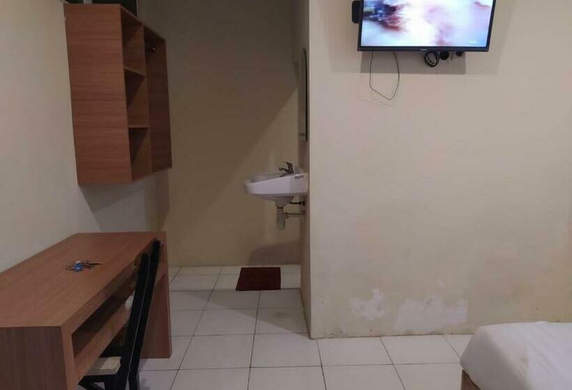 Hotel Reddoorz At Kartini Residence Semarang