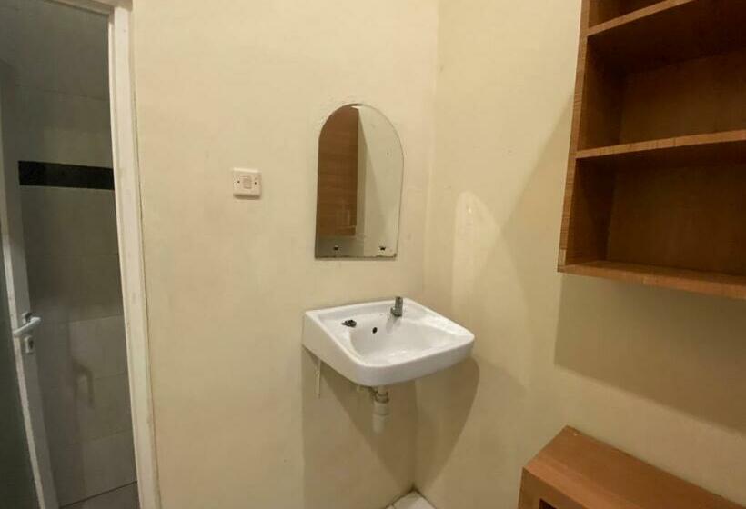 Hotel Reddoorz At Kartini Residence Semarang