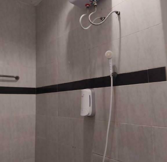 Hotel Reddoorz At Kartini Residence Semarang