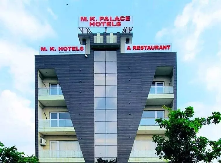 M K Hotel & Restaurant