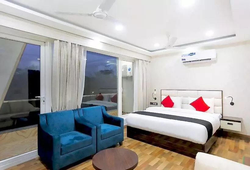 M K Hotel & Restaurant