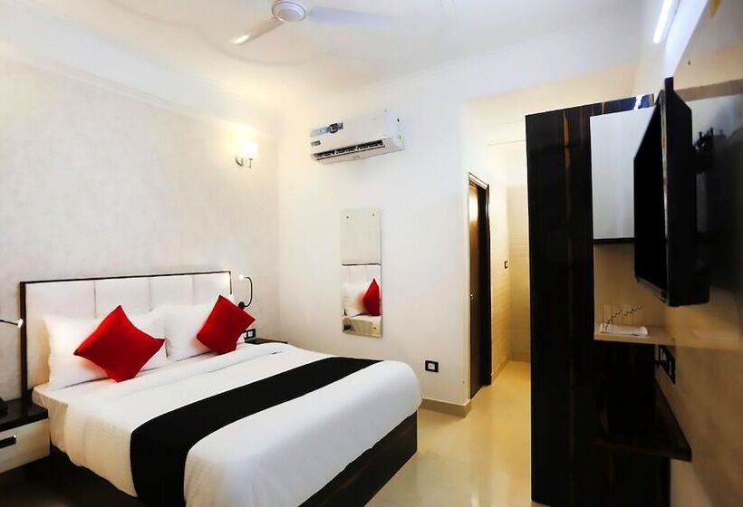 M K Hotel & Restaurant