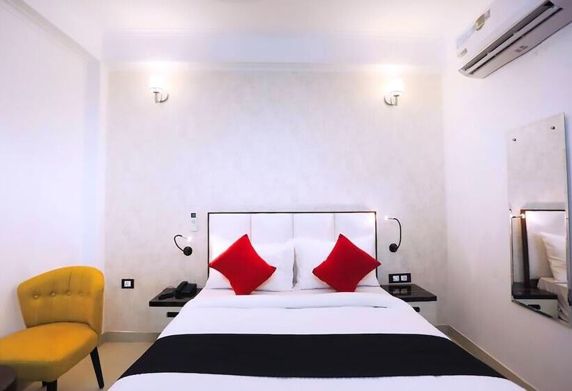 M K Hotel & Restaurant