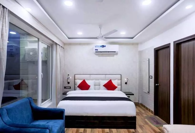 M K Hotel & Restaurant